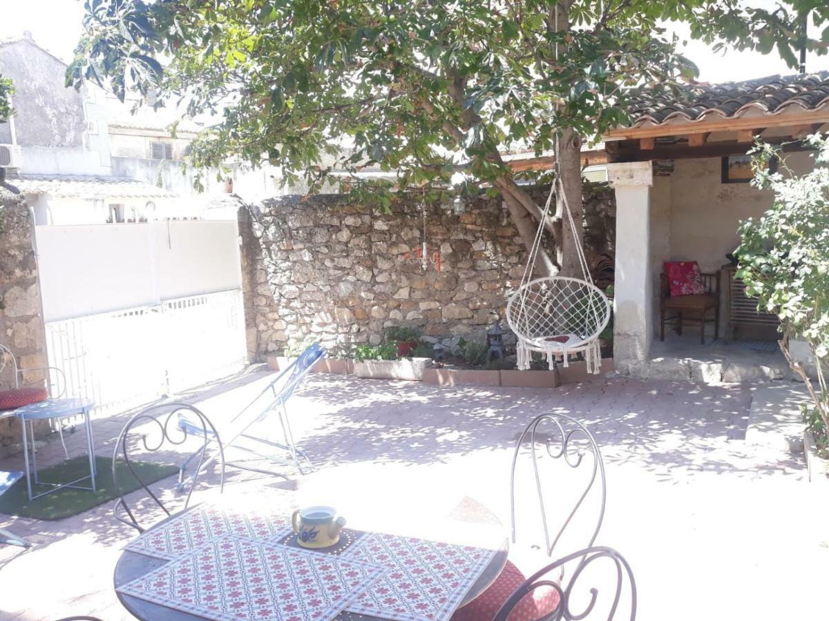 La Capucinette A L'Ombre Du Marronnier Villa Maussane les Alpilles Buitenkant foto